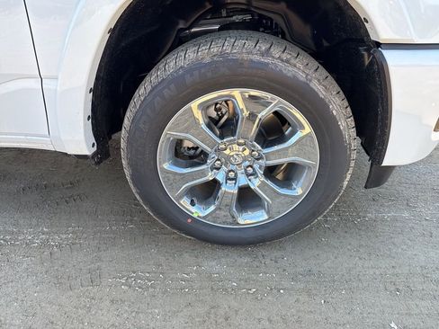New 2026 RAM 1500 4x4 Crew Cab image 9