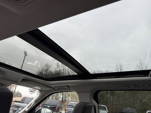 Used 2025 Ford Expedition Active image 21