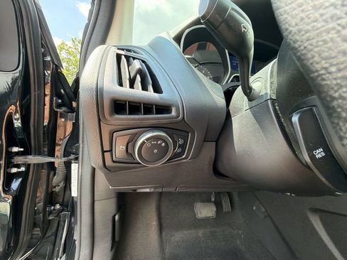 Used 2013 Ford Focus SE FWD image 29