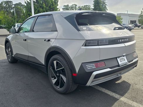 New 2025 Hyundai Ioniq 5 SE image 5