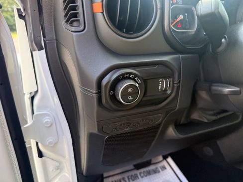 Used 2025 Jeep Gladiator Mojave w/ Safety Group AWD/4WD image 18