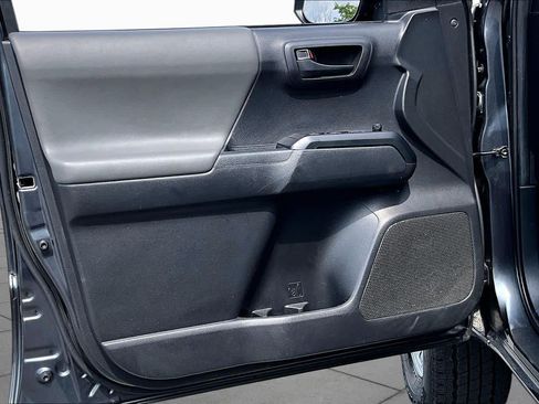 Used 2022 Toyota Tacoma SR AWD/4WD image 21