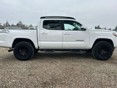 Used 2019 Toyota Tacoma SR5 image 9