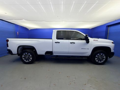 Used 2024 Chevrolet Silverado 2500 Custom w/ Custom Value Package image 8