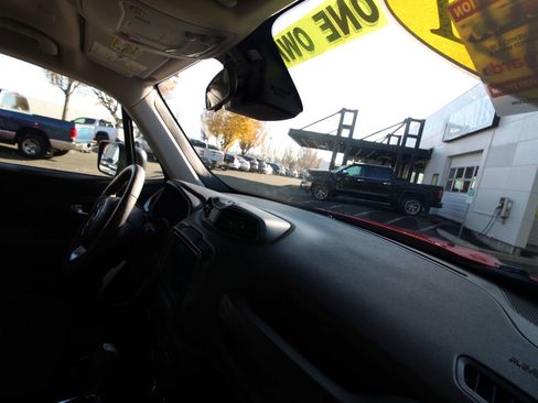 Used 2021 Jeep Renegade Sport image 17