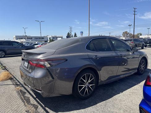 Used 2023 Toyota Camry SE w/ Audio Upgrade Package FWD image 2