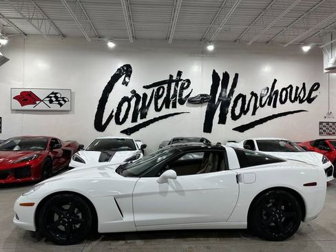 Used 2005 Chevrolet Corvette Coupe w/ Preferred Equipment Group image 2