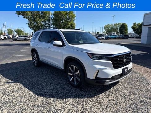 Used 2023 Honda Pilot Touring image 5
