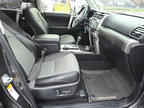 Used 2017 Toyota 4Runner SR5 Premium AWD/4WD image 34
