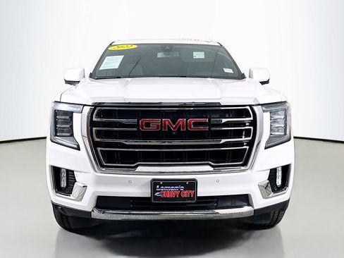 Used 2022 GMC Yukon XL SLT w/ SLT Premium Package RWD image 2