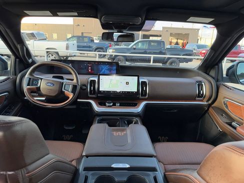 Used 2025 Ford Expedition King Ranch image 13