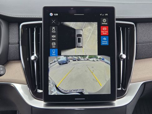 New 2026 Volvo XC90 B5 Plus w/ Protection Package Premier AWD/4WD image 14