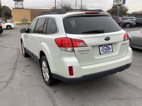 Used 2010 Subaru Outback 2.5i Premium image 12