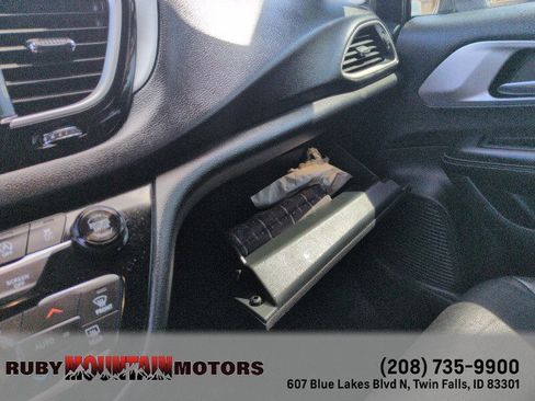 Used 2020 Chrysler Pacifica Touring-L Plus FWD image 22