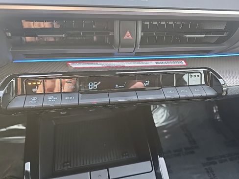 Certified 2024 Toyota Prius XLE image 25