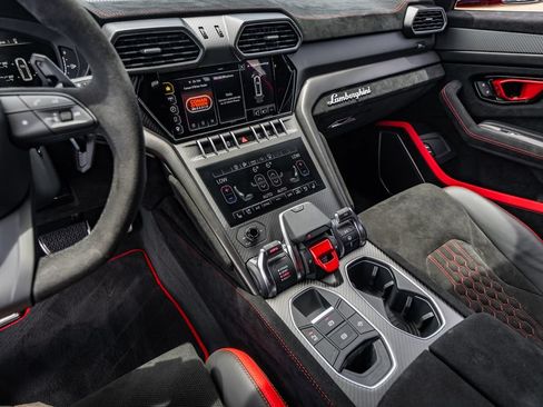 Used 2024 Lamborghini Urus Performante AWD/4WD image 33