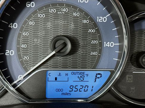 Used 2015 Toyota Corolla LE image 19