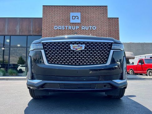 Used 2021 Cadillac Escalade Premium Luxury AWD/4WD image 2