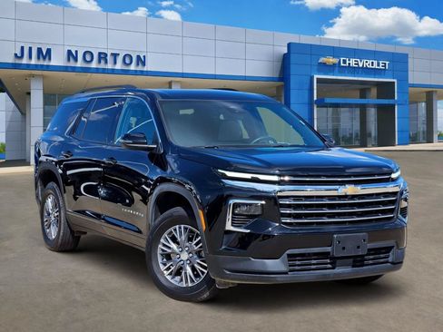 Used 2025 Chevrolet Traverse LT AWD/4WD image 1