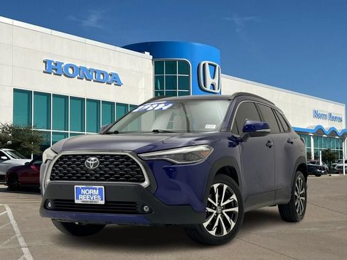 Used 2022 Toyota Corolla Cross XLE w/ Convenience Package FWD image 1