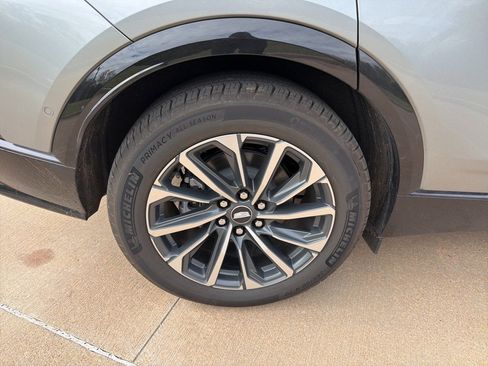 Used 2025 Cadillac Lyriq Sport image 7