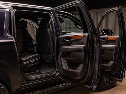 Used 2025 GMC Yukon XL Denali image 31