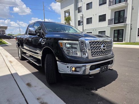 Used 2017 Nissan Titan SL RWD image 4