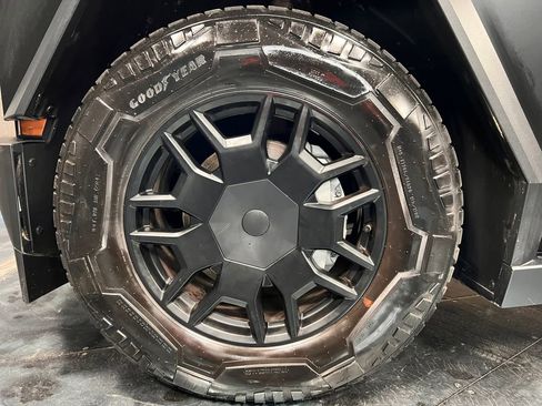 Used 2024 Tesla Cybertruck Cyberbeast AWD/4WD image 27