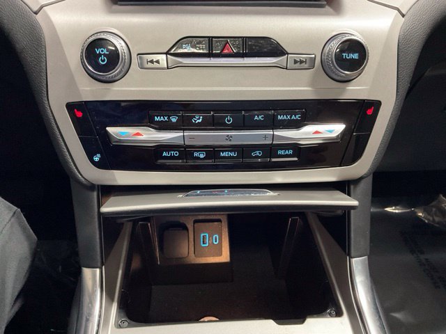 Used 2024 Ford Explorer XLT w/ Equipment Group 202A AWD/4WD image 37