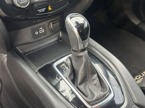 Used 2020 Nissan Rogue Sport SV image 29