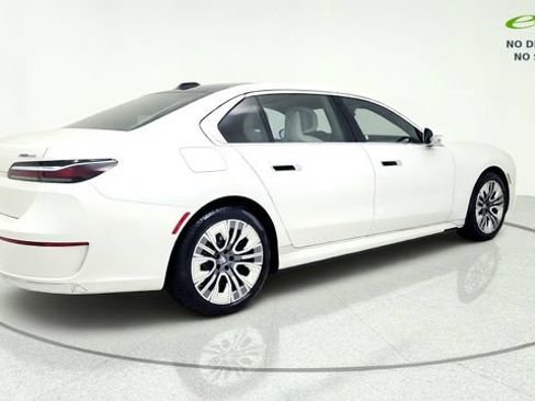 Used 2023 BMW i7 xDrive60 AWD/4WD image 9