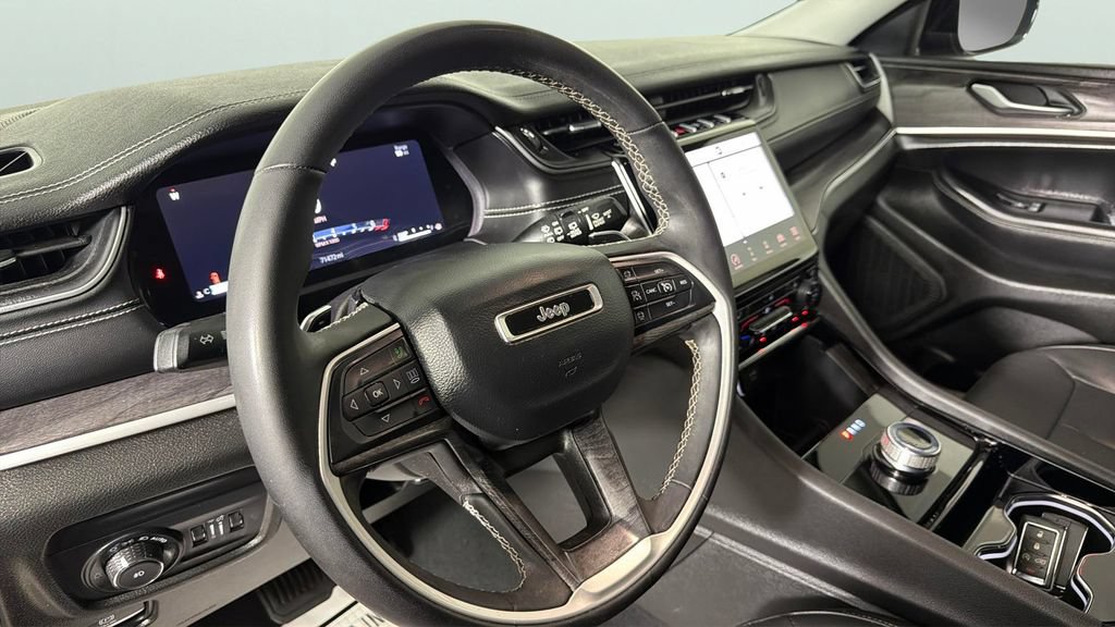 Used 2023 Jeep Grand Cherokee Limited w/ Black Appearance Package RWD image 24