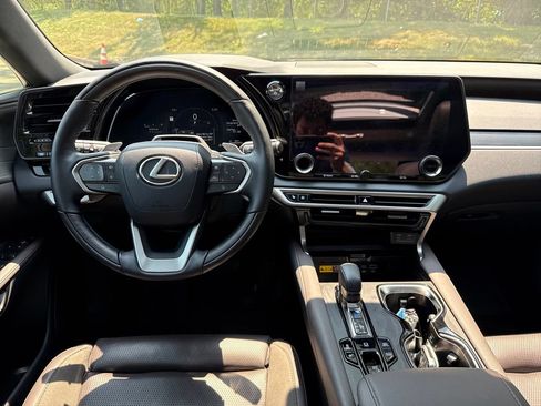 Used 2025 Lexus RX 450h AWD w/ Convenience Package image 24