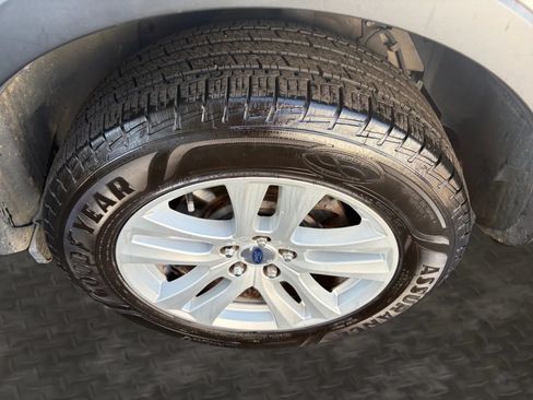 Used 2018 Ford Explorer XLT w/ Equipment Group 202A AWD/4WD image 44