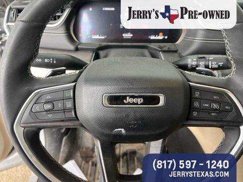 Used 2024 Jeep Grand Cherokee Limited w/ Trailer Tow Package RWD image 11