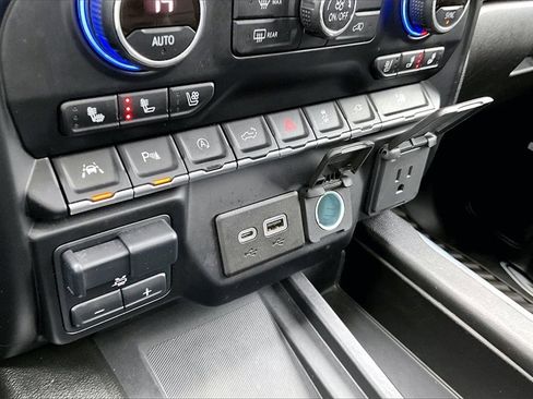 Used 2021 Chevrolet Silverado 1500 LTZ w/ LTZ Premium Package image 17