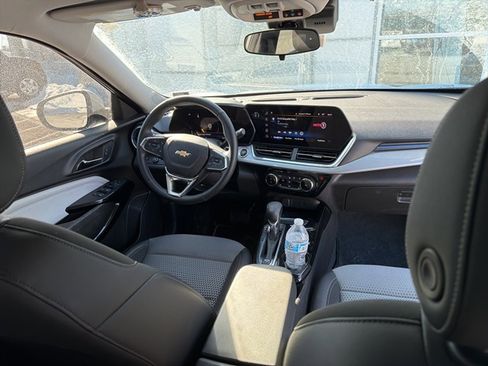 Certified 2024 Chevrolet Trax LT w/ Sunroof Package image 9