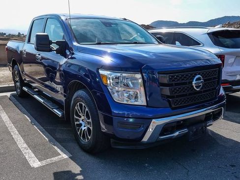 Used 2020 Nissan Titan SV w/ SV Convenience Package RWD image 2
