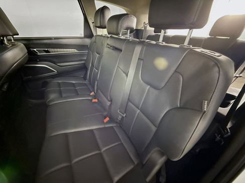 Used 2025 Kia Telluride EX image 30