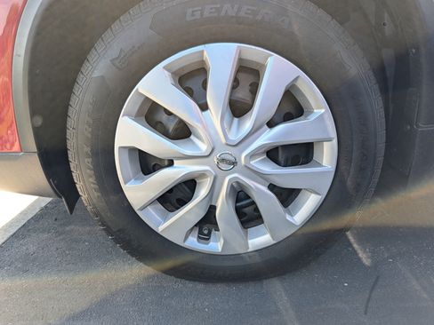 Used 2015 Nissan Rogue S w/ S Family Package AWD/4WD image 15
