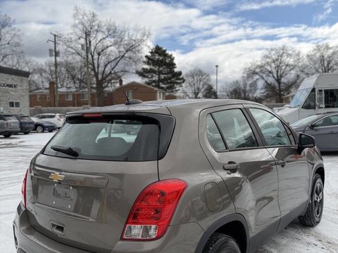 Used 2021 Chevrolet Trax LS image 7