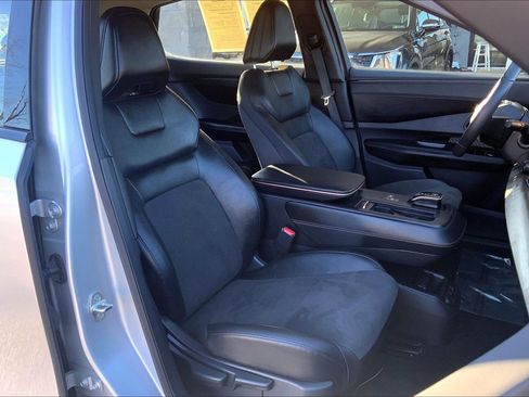 Used 2024 Nissan Ariya AWD image 9