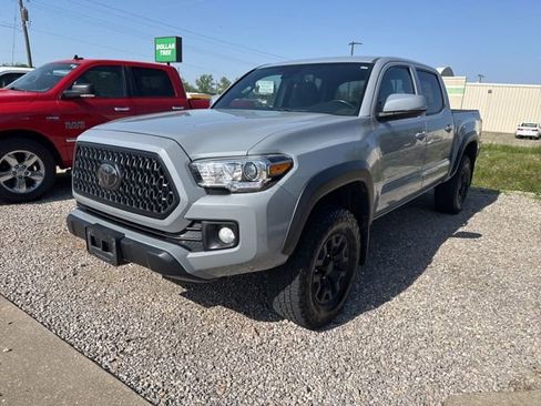 Used 2018 Toyota Tacoma TRD Off-Road AWD/4WD image 2