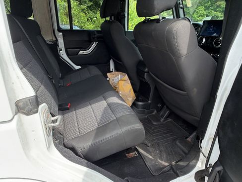 Used 2011 Jeep Wrangler Unlimited Sahara AWD/4WD image 21