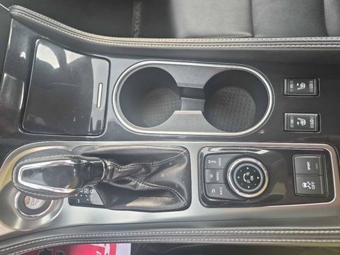 Used 2022 Nissan Maxima SV w/ Floor Mat Group FWD image 10