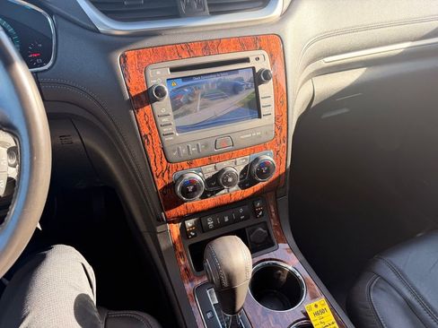 Used 2013 Chevrolet Traverse LT FWD image 16