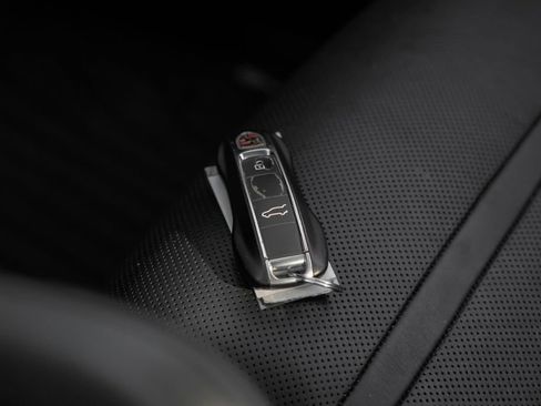 Used 2020 Porsche Cayenne Turbo image 69