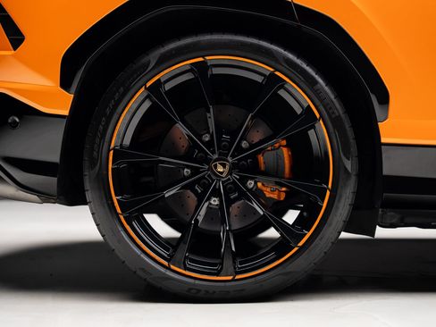 Used 2021 Lamborghini Urus AWD/4WD image 36