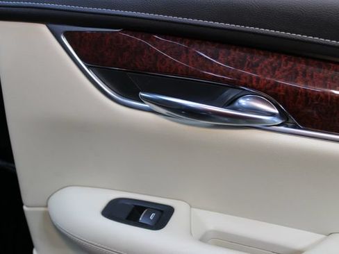 Used 2017 Cadillac XT5 Luxury w/ Driver Awareness Package FWD image 13
