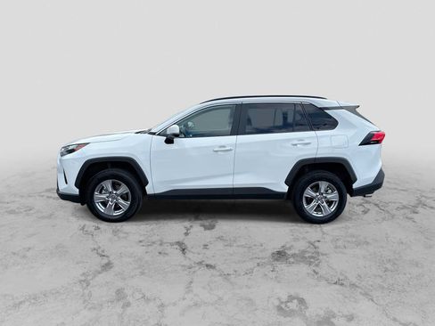 Used 2025 Toyota RAV4 XLE AWD/4WD image 5
